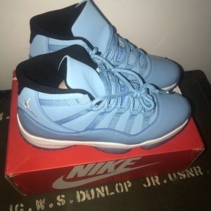 Air Jordan 11 PANTONE